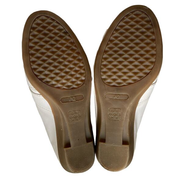 Women's AEROSOLES A2 White Flower Detail Open Toe Low Shoes  Feminine - Picture 6 of 11